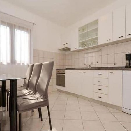 Apartment With Heated Pool And Sea View Trogir Zewnętrze zdjęcie