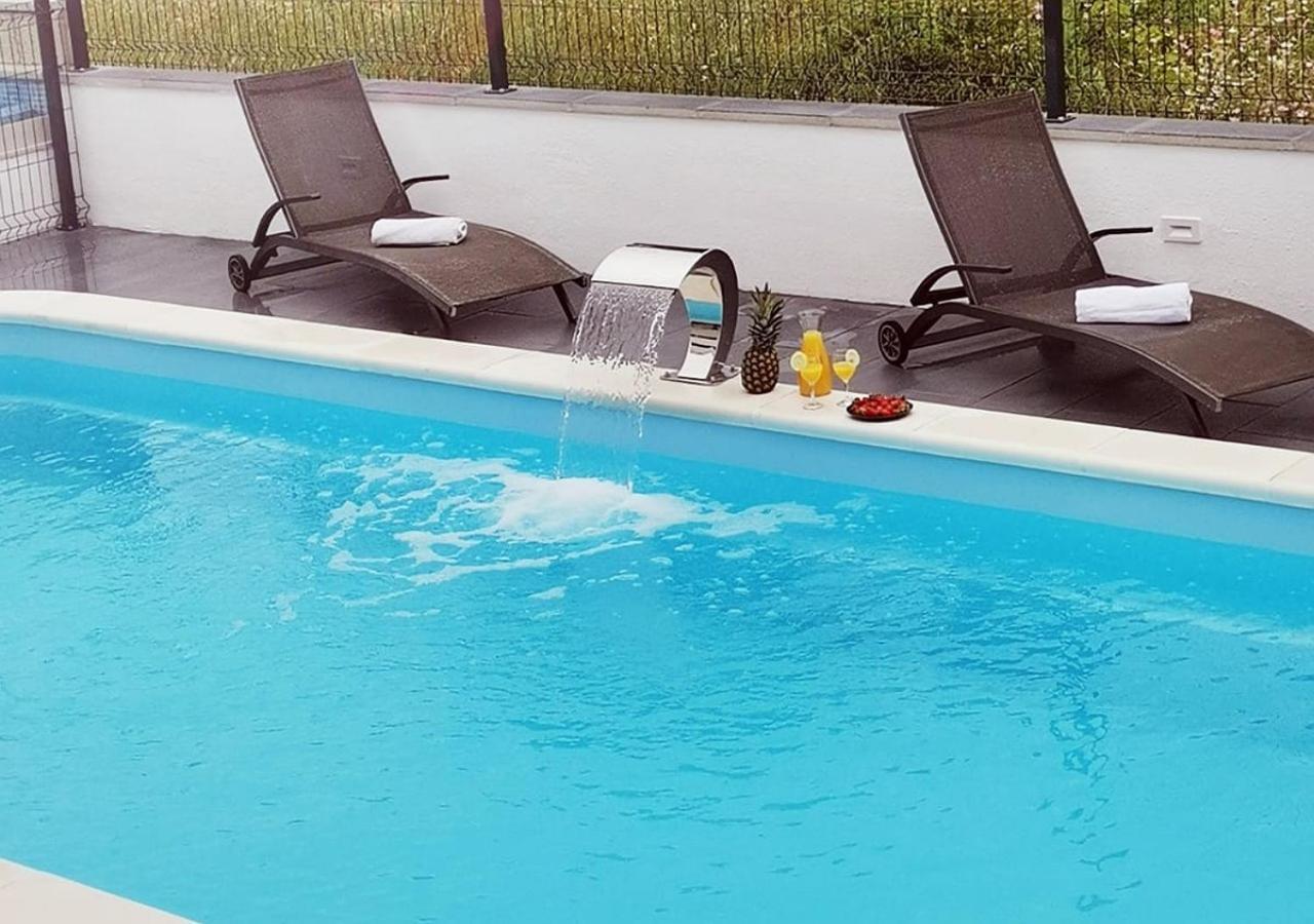 Apartment With Heated Pool And Sea View Trogir Zewnętrze zdjęcie