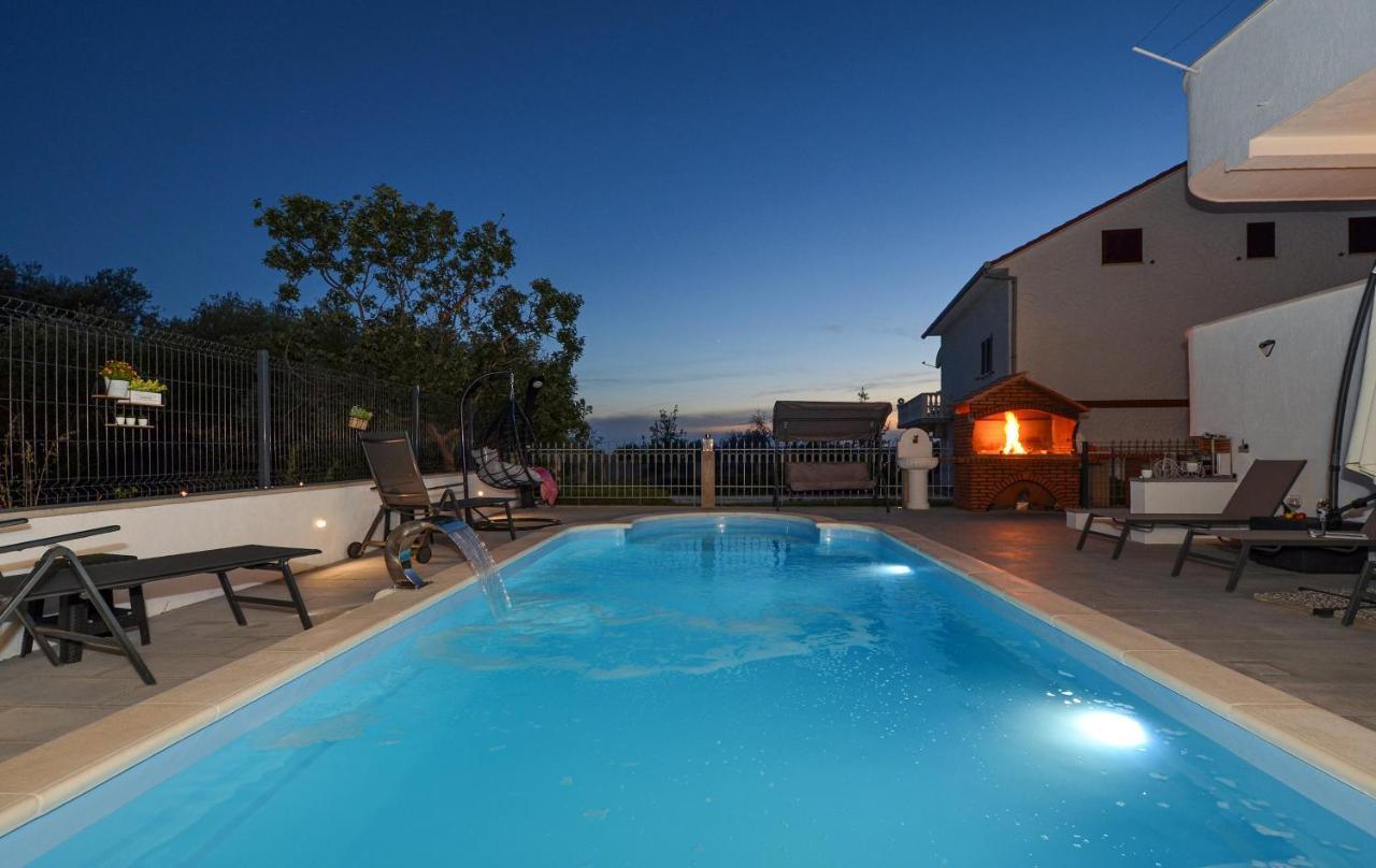 Apartment With Heated Pool And Sea View Trogir Zewnętrze zdjęcie