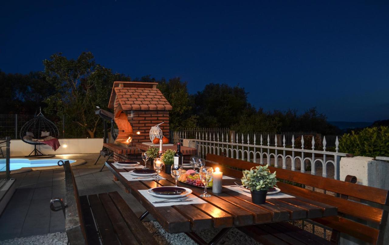 Apartment With Heated Pool And Sea View Trogir Zewnętrze zdjęcie