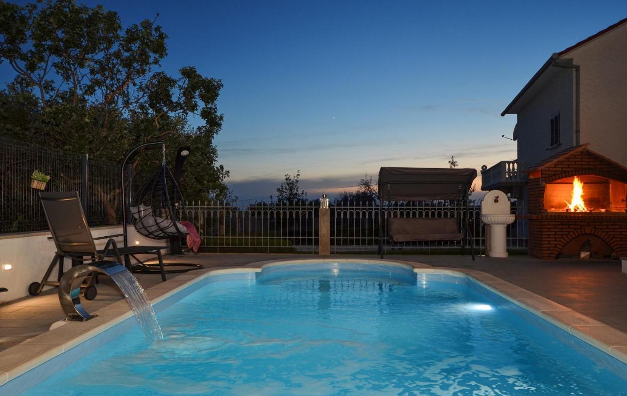 Apartment With Heated Pool And Sea View Trogir Zewnętrze zdjęcie
