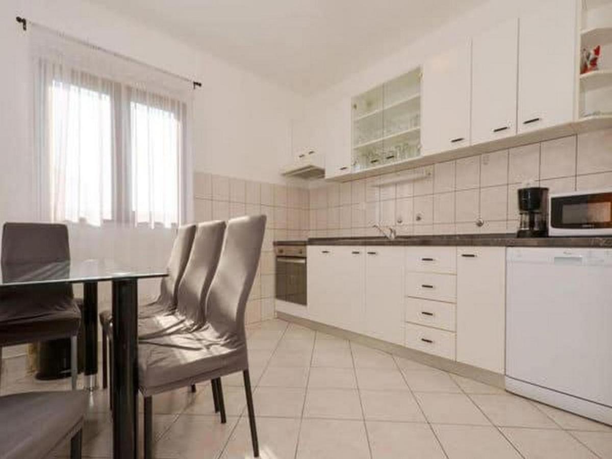 Apartment With Heated Pool And Sea View Trogir Zewnętrze zdjęcie