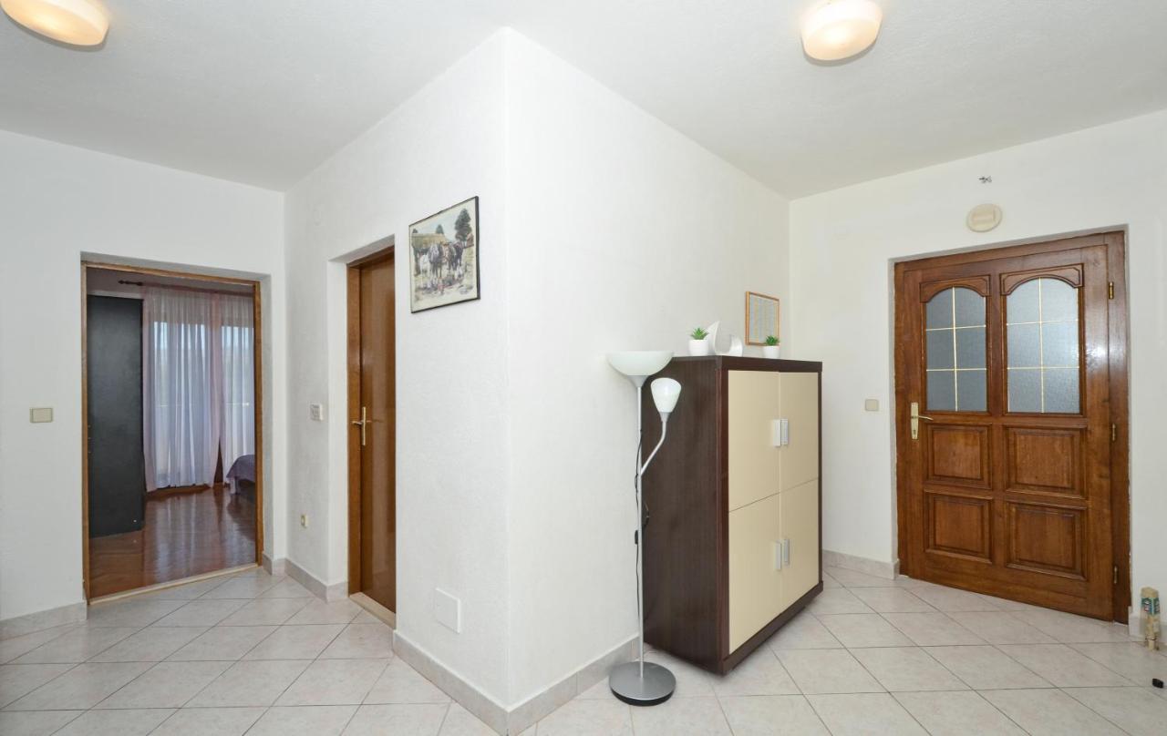 Apartment With Heated Pool And Sea View Trogir Zewnętrze zdjęcie