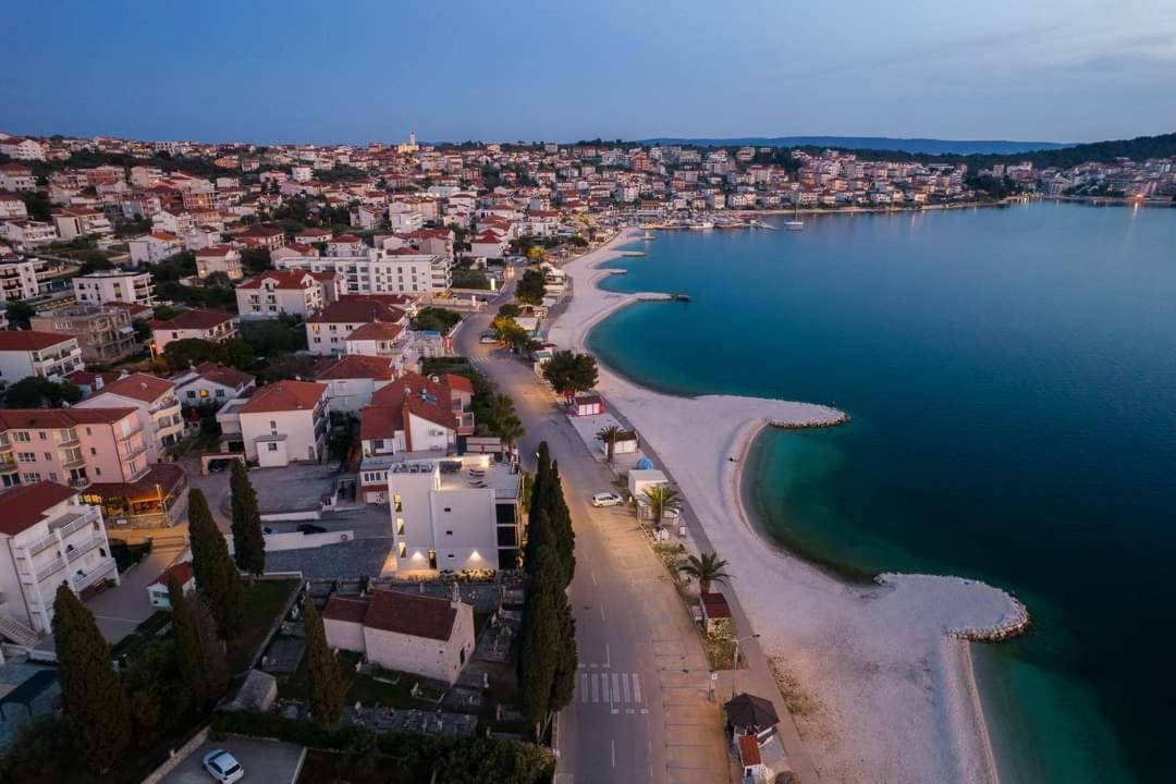 Apartment With Heated Pool And Sea View Trogir Zewnętrze zdjęcie