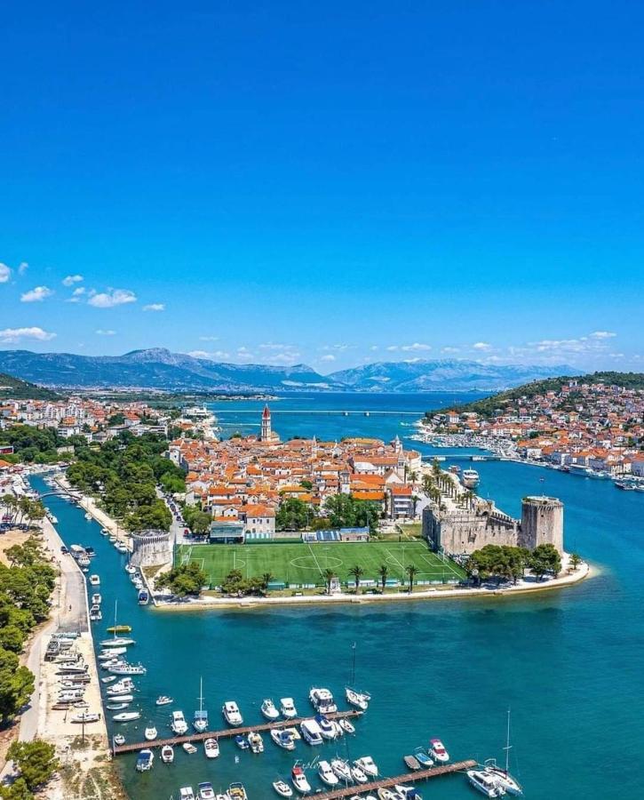 Apartment With Heated Pool And Sea View Trogir Zewnętrze zdjęcie
