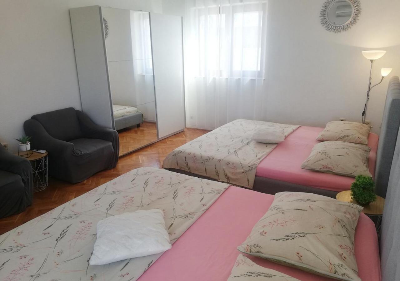 Apartment With Heated Pool And Sea View Trogir Zewnętrze zdjęcie